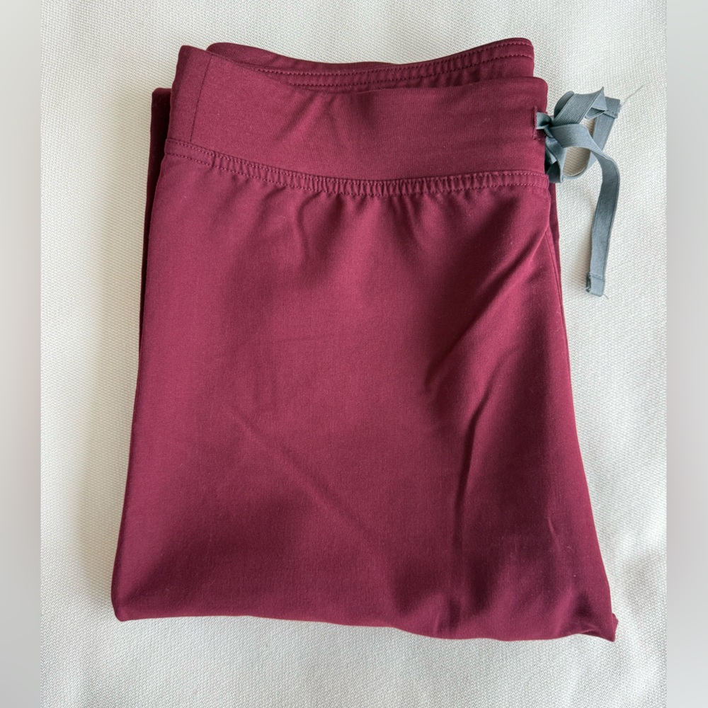 Figs Livingston Basic Scrub Pants - Size M - Burgundy